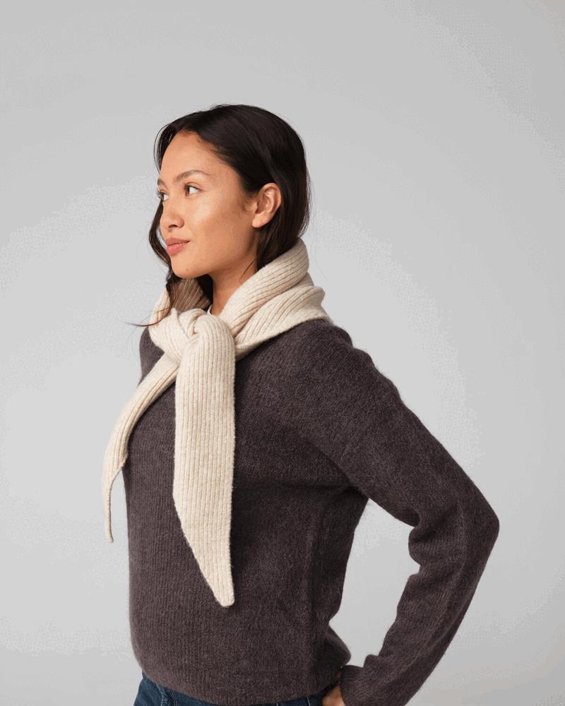 BB402M - KNITTED TRIANGLE SCARF