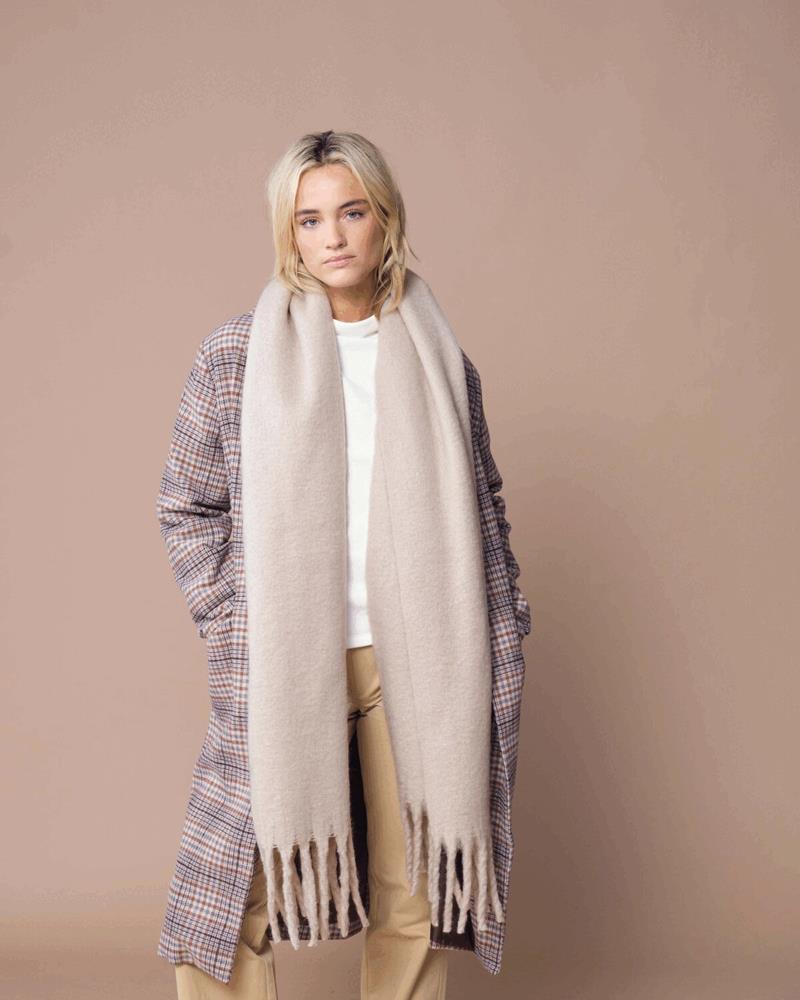 FLUFFY SCARF