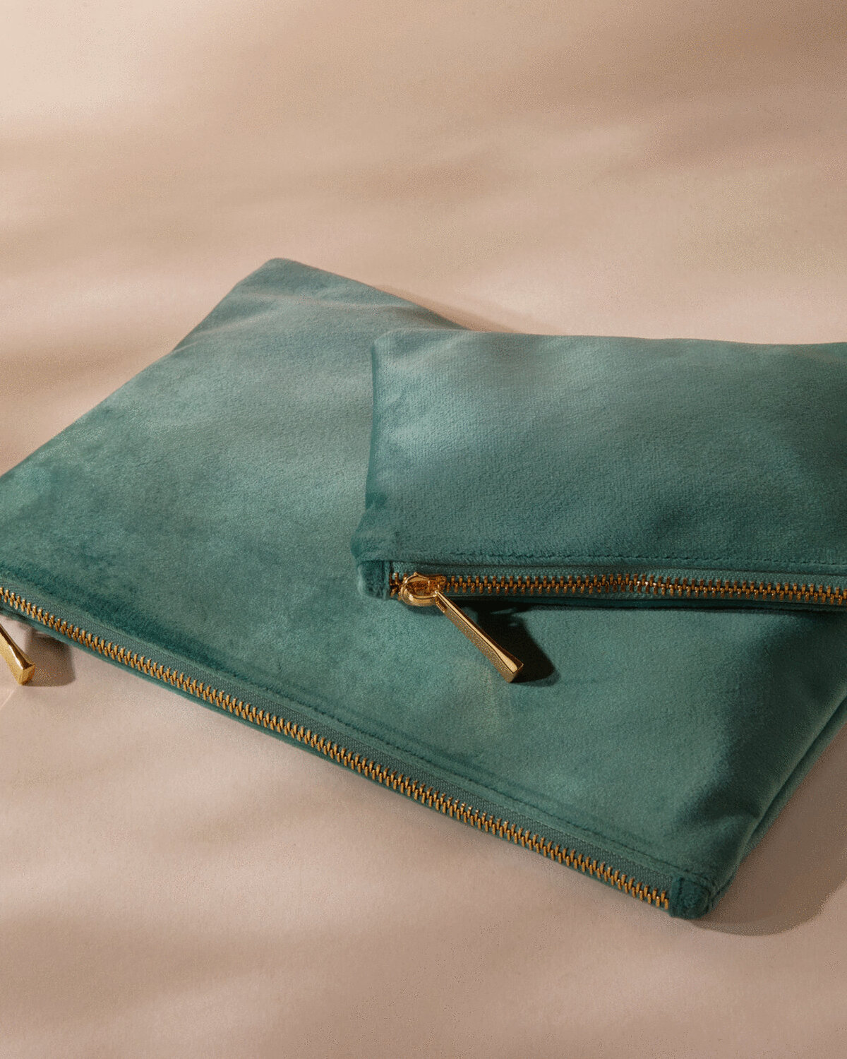 VELVET ACCESSORY POUCH