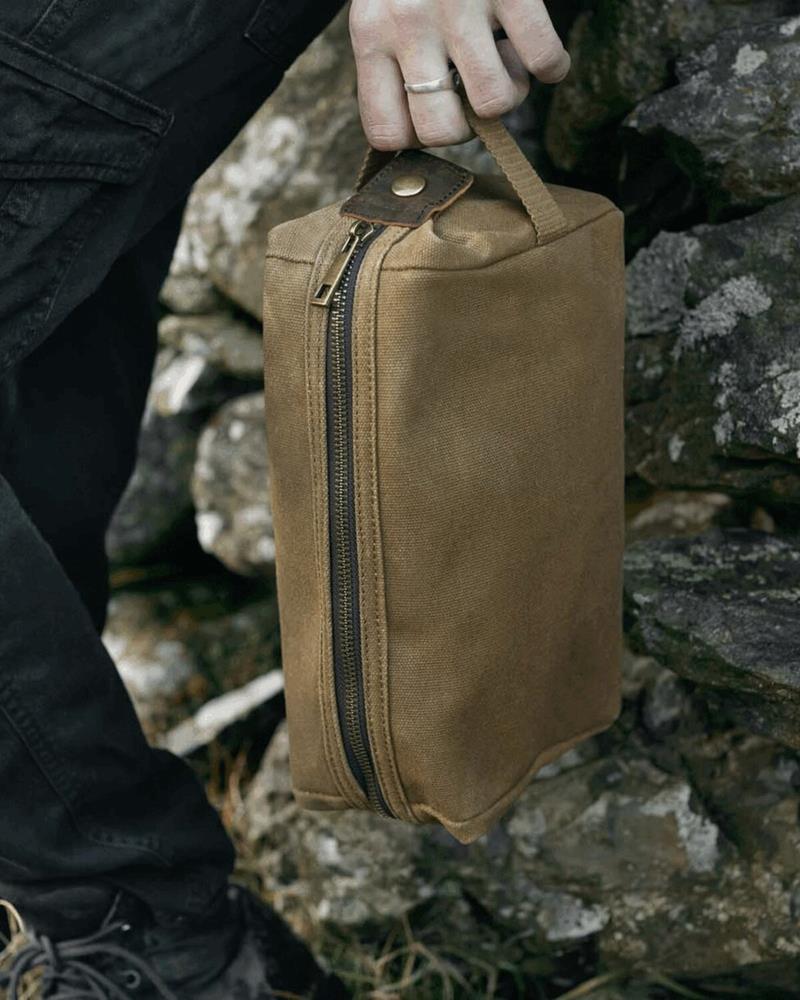 QD651M - HERITAGE WAXED CANVAS WASH BAG