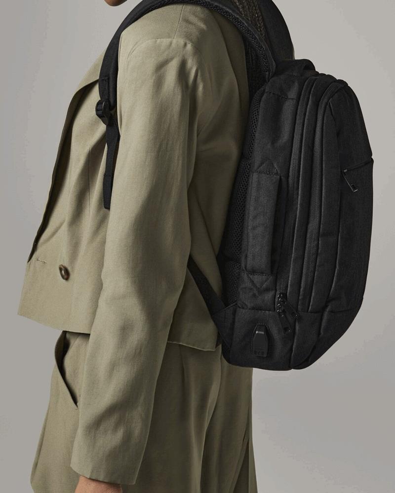 QD990M - Q-TECH CHARGE CONVERTIBLE  BACKPACK