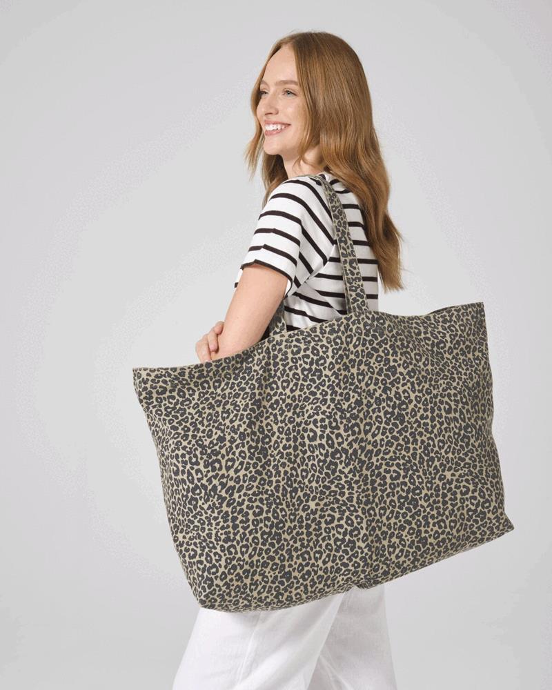W336M - LEOPARD PRINT CANVAS OVERSIZED TOTE BAG